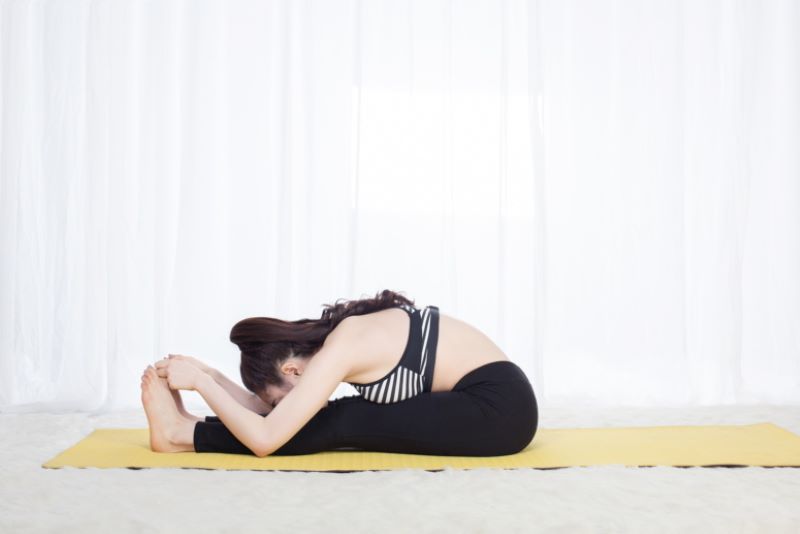 yoga giảm mỡ bụng trước khi ngủ