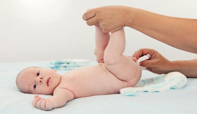Cách phân biệt phân của trẻ sơ sinh theo dõi sức khỏe của bé