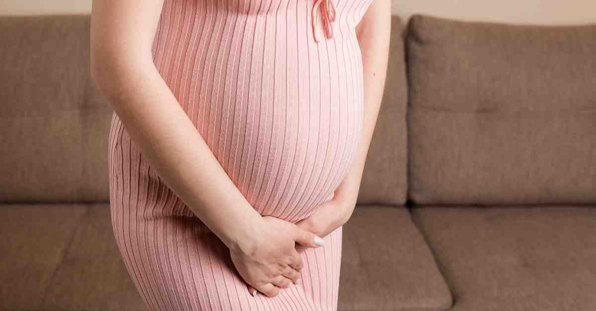 Mẹ mang thai bị viêm phụ khoa có ảnh hưởng thai nhi không?