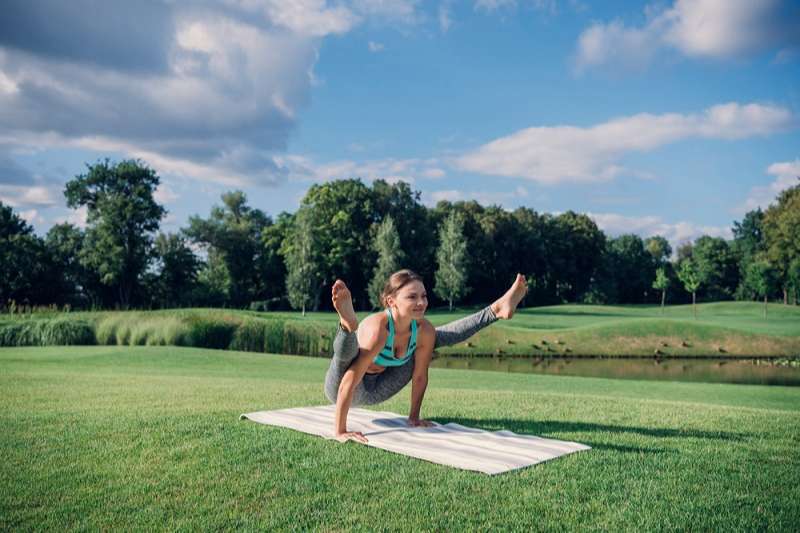 bài tập yoga giảm mỡ đùi