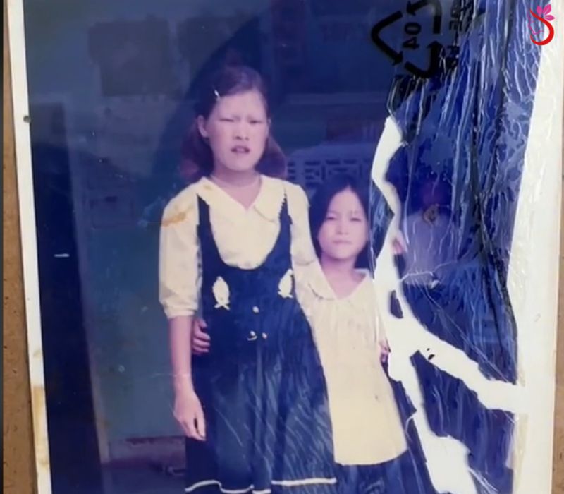Hình ảnh Blacki và chị Mai lúc nhỏ do Blacki chia sẻ