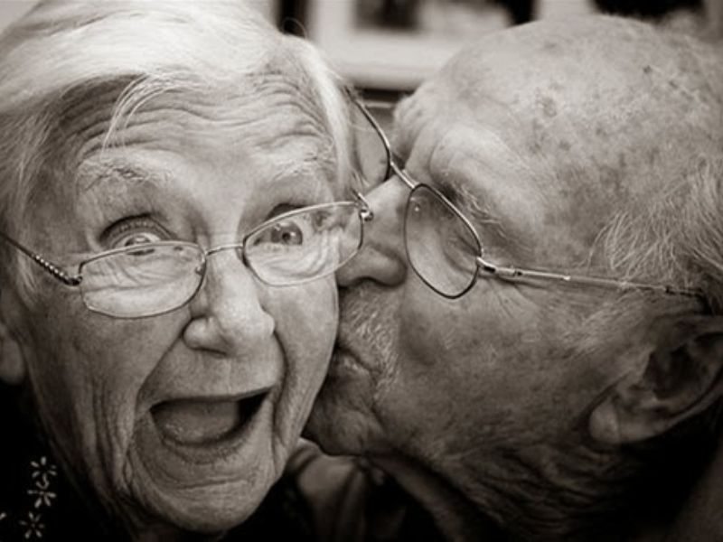 Lãng mạn với tình yêu của hai cụ già