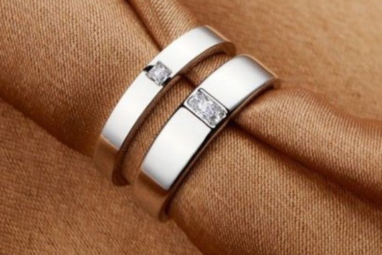 yêu nhau có nên đeo nhẫn đôi không