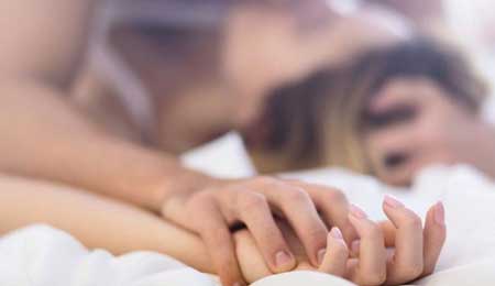 Cách kích thích âm vật nhiều nước, co bóp liên tục giúp thăng hoa