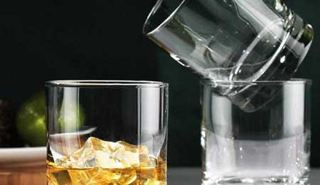 Top 6 cách lấy 2 cái cốc dính vào nhau cực nhanh và đơn giản