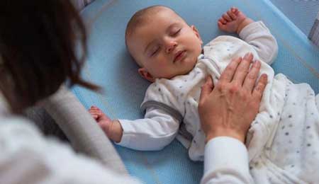 Bật mí mẹo chữa trẻ khóc đêm tâm linh hiệu quả, bé ngủ ngon