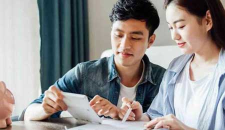 Vợ chồng nên xài tiền chung hay riêng? Mẹo quản lý tài chính
